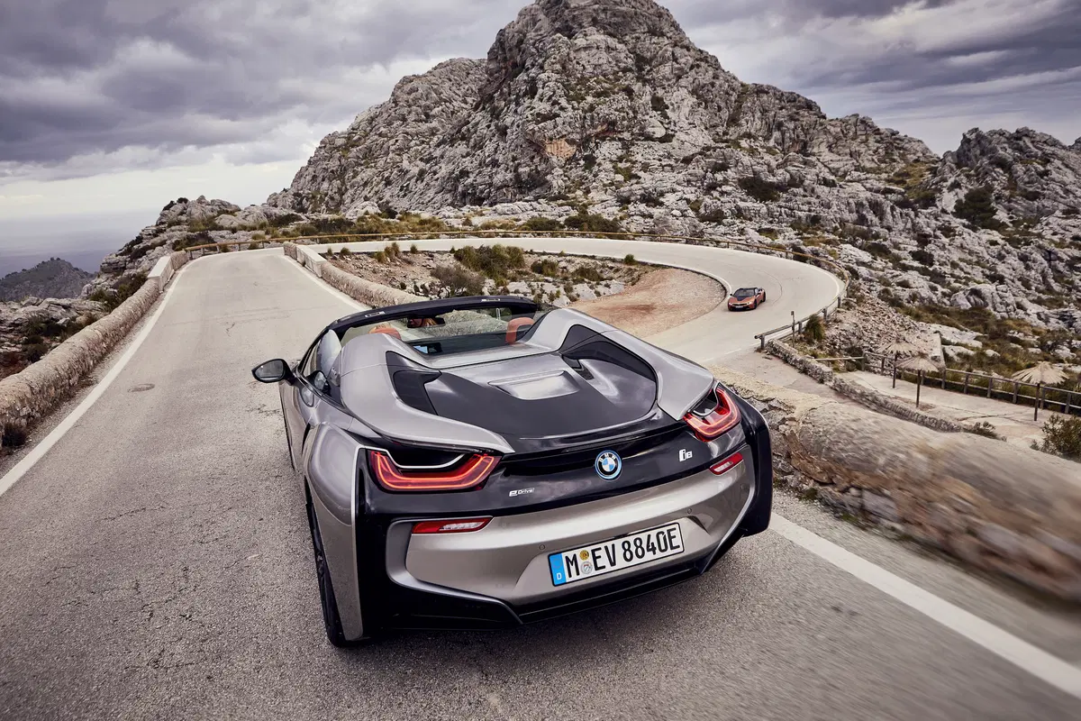 BMW i8 Roadster. Sfizio vestito da supercar [Video] (8)