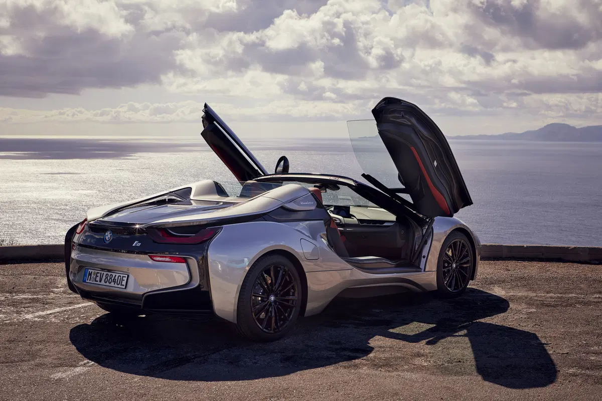 BMW i8 Roadster. Sfizio vestito da supercar [Video] (7)