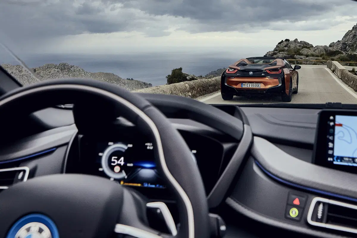BMW i8 Roadster. Sfizio vestito da supercar [Video] (9)