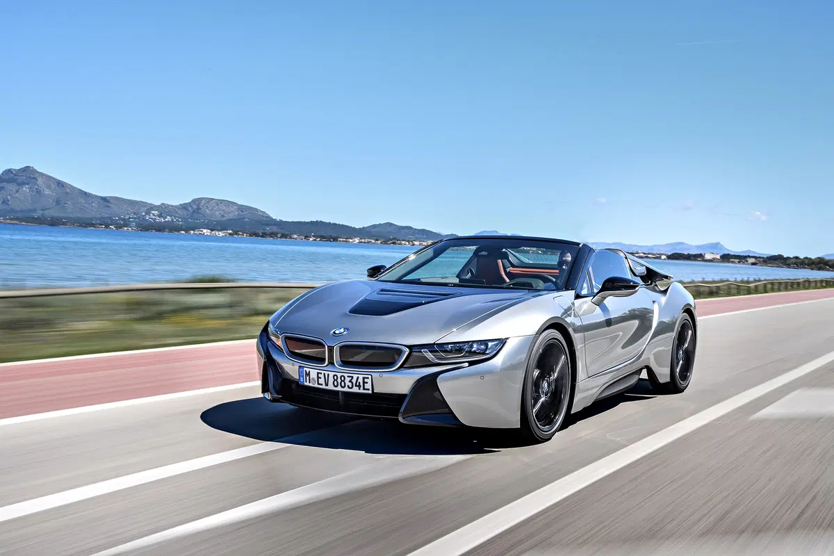 BMW i8 Roadster. Sfizio vestito da supercar [Video] (10)