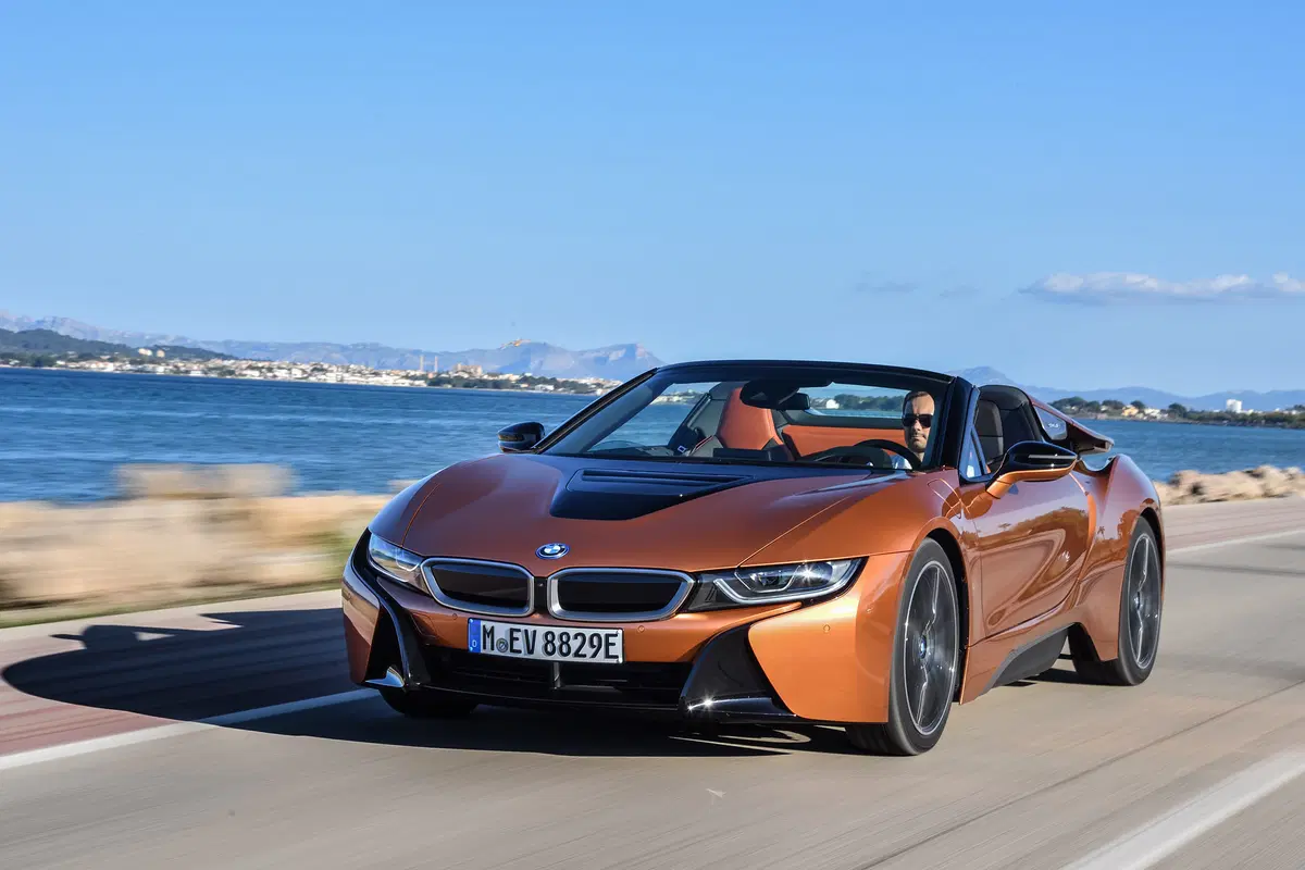 BMW i8 Roadster. Sfizio vestito da supercar [Video] (11)