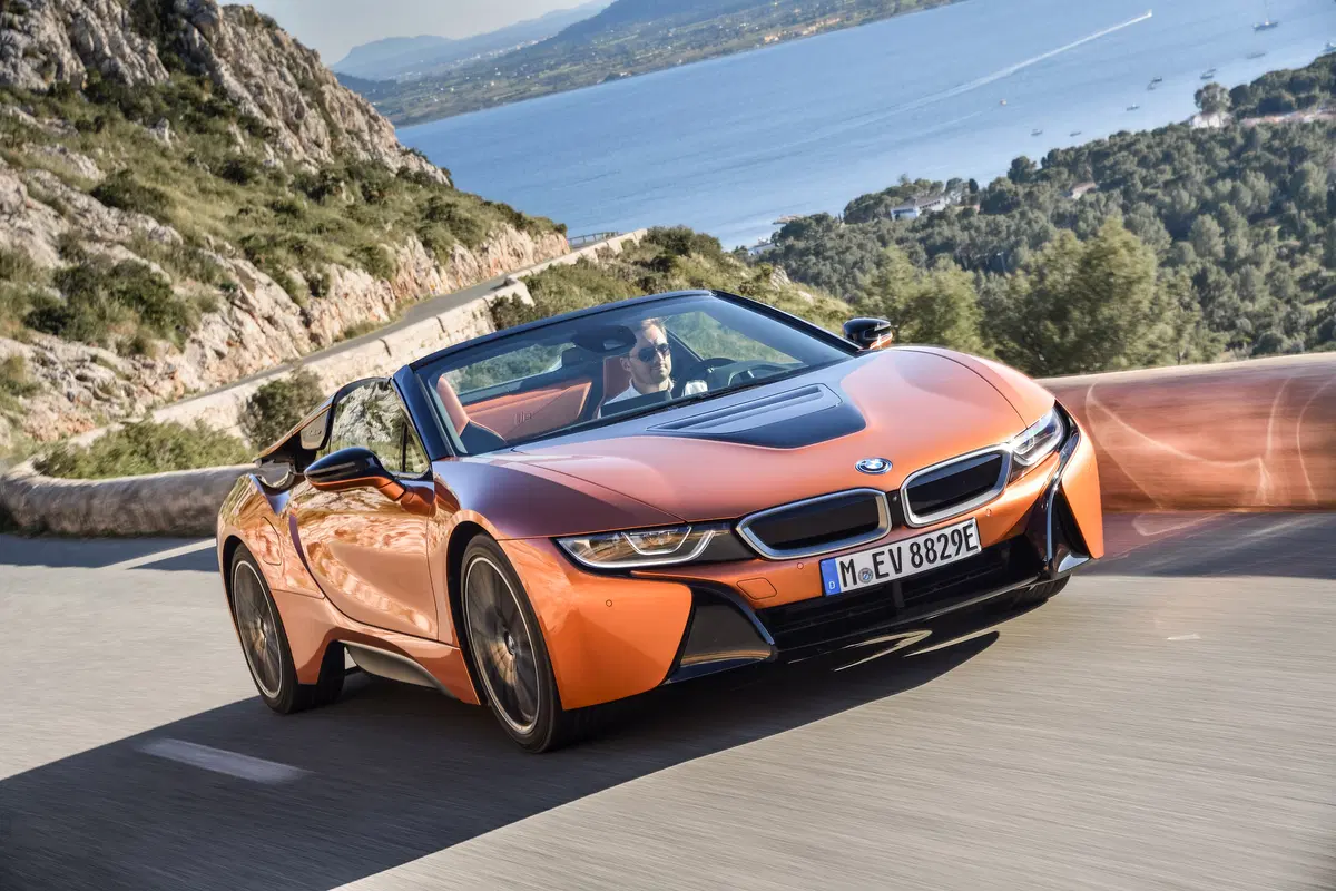 BMW i8 Roadster. Sfizio vestito da supercar [Video] (13)