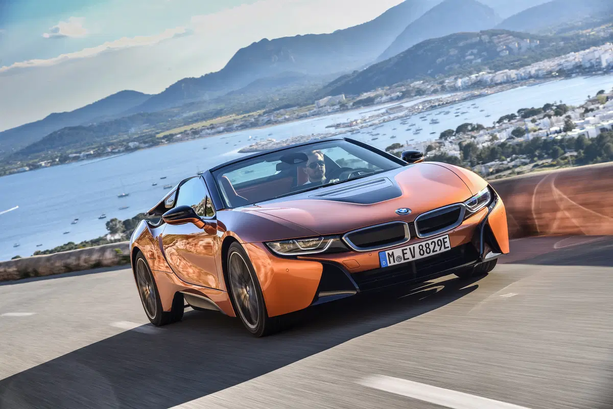 BMW i8 Roadster. Sfizio vestito da supercar [Video] (15)