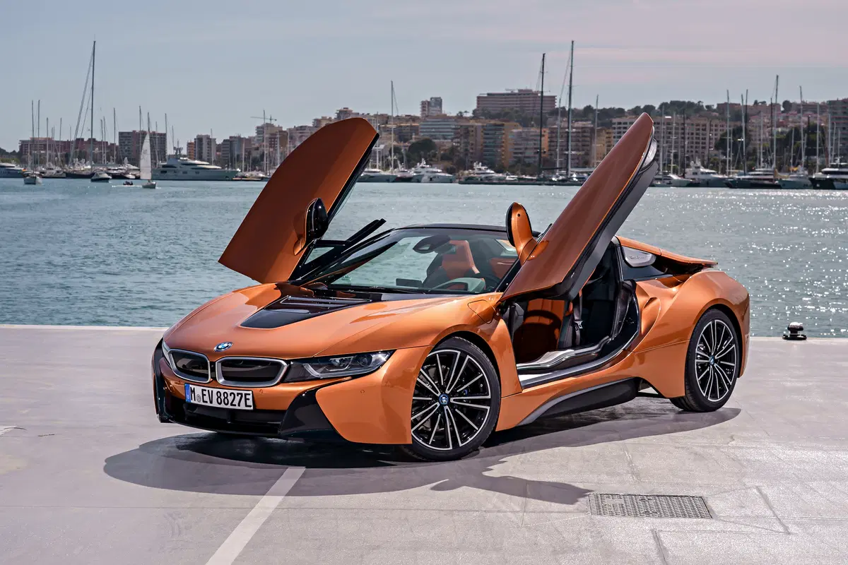 BMW i8 Roadster. Sfizio vestito da supercar [Video] (16)