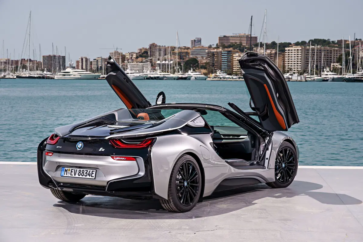 BMW i8 Roadster. Sfizio vestito da supercar [Video] (17)