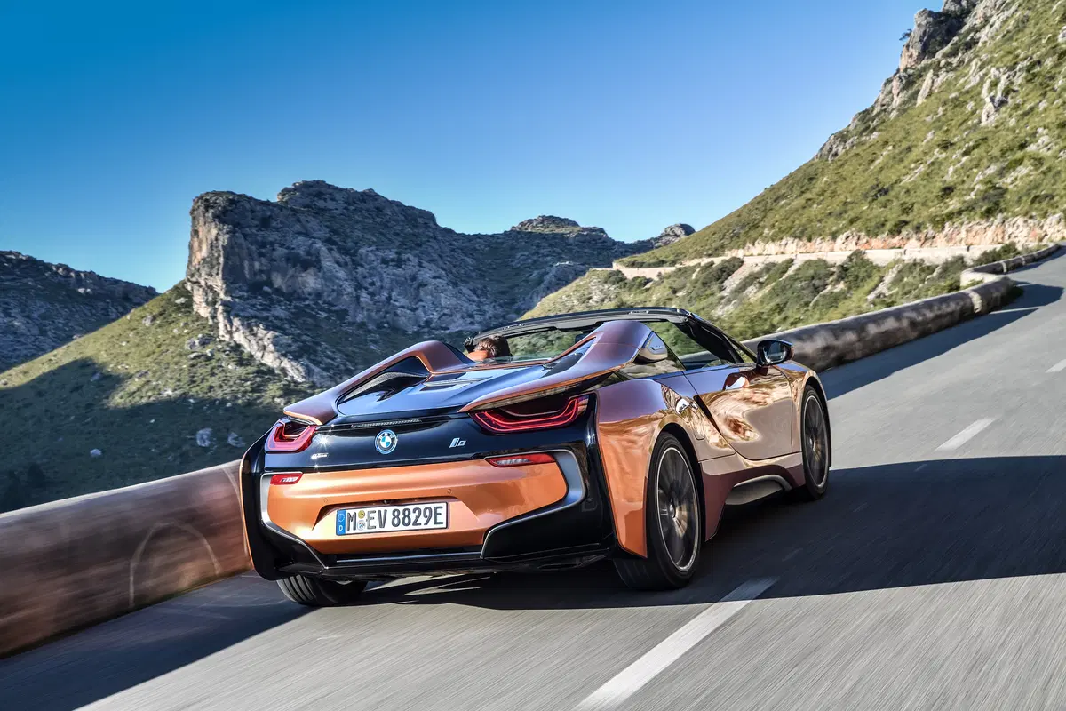 BMW i8 Roadster. Sfizio vestito da supercar [Video] (18)