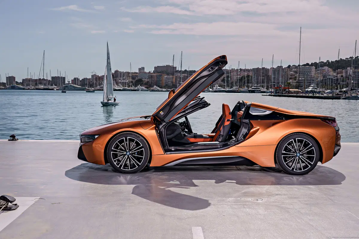 BMW i8 Roadster. Sfizio vestito da supercar [Video] (19)