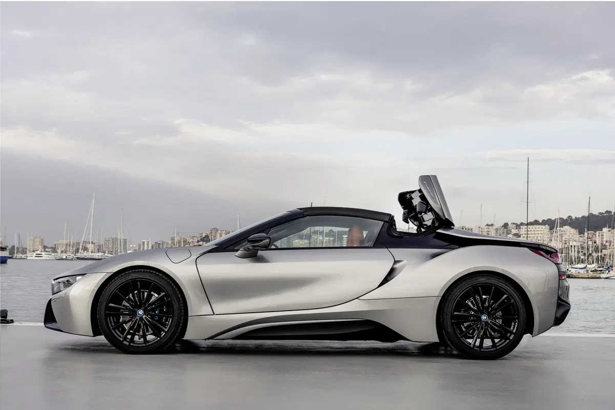 BMW i8 Roadster. Sfizio vestito da supercar [Video] (20)