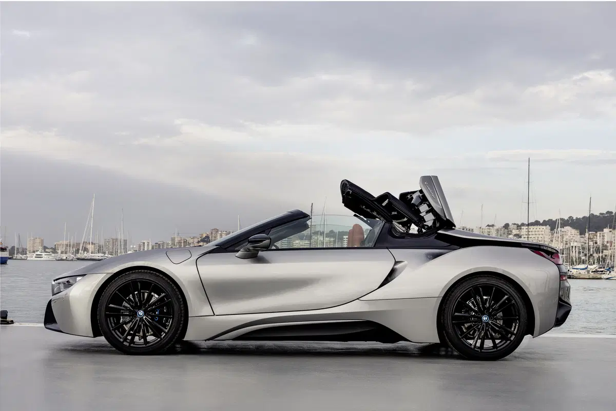 BMW i8 Roadster. Sfizio vestito da supercar [Video] (22)