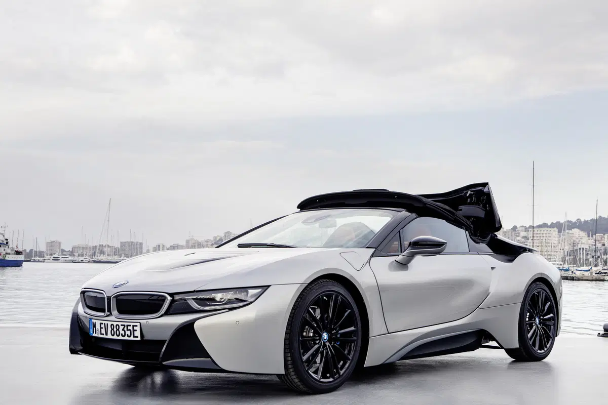 BMW i8 Roadster. Sfizio vestito da supercar [Video] (23)