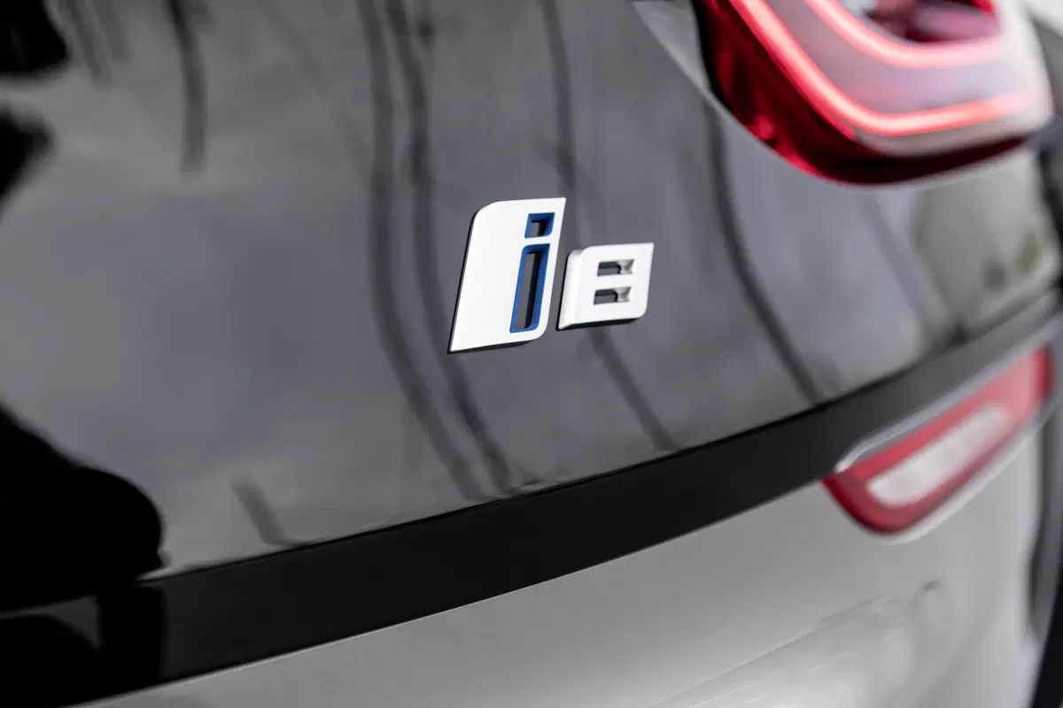 BMW i8 Roadster. Sfizio vestito da supercar [Video] (29)