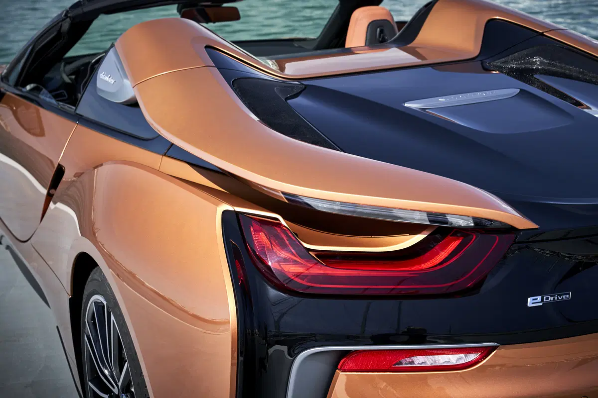BMW i8 Roadster. Sfizio vestito da supercar [Video] (30)