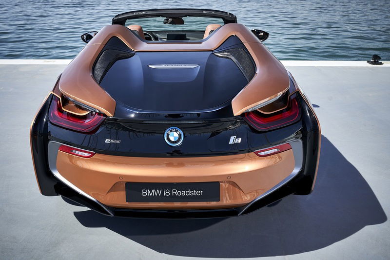 Vista posteriore della i8 Roadster