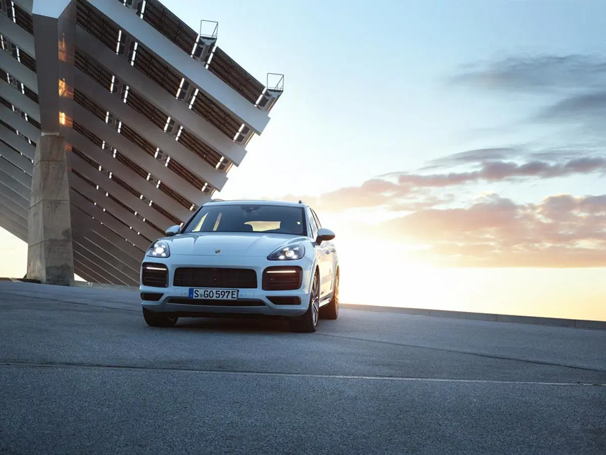 Arriva l'ibrido anche sulla nuova Porsche Cayenne