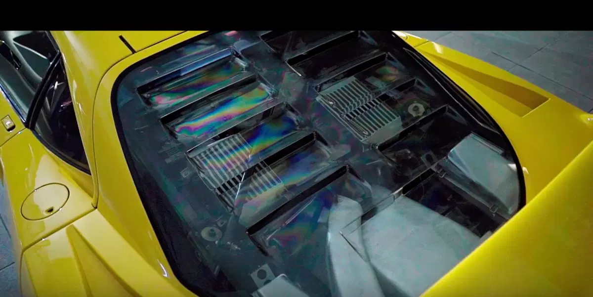 Ferrari F40 Giallo Modena, con il car detailing torna nuova