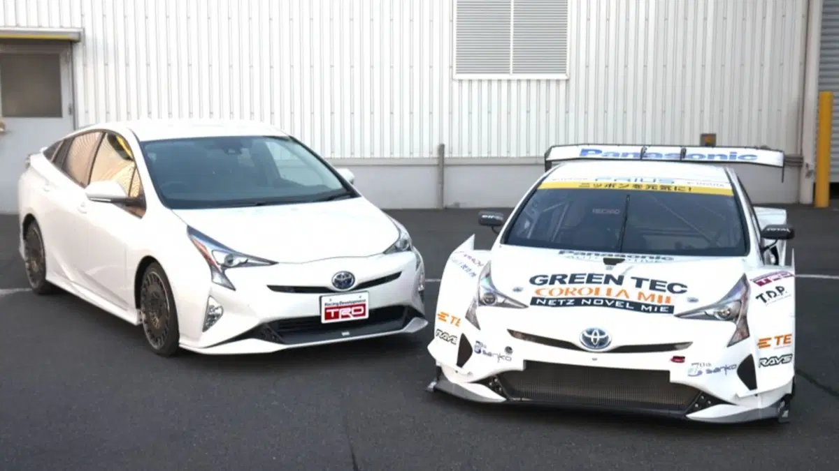 Toyota Prius GT300: l'ibrida col V8 (3)