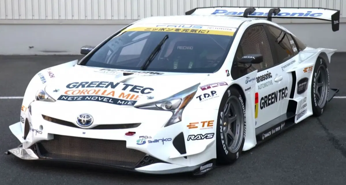 Toyota Prius GT300: l'ibrida col V8 (6)