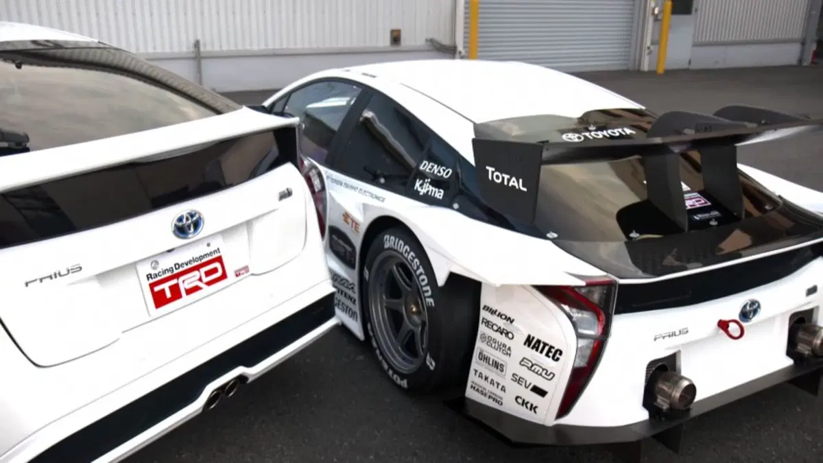 Toyota Prius GT300: l'ibrida col V8 (4)