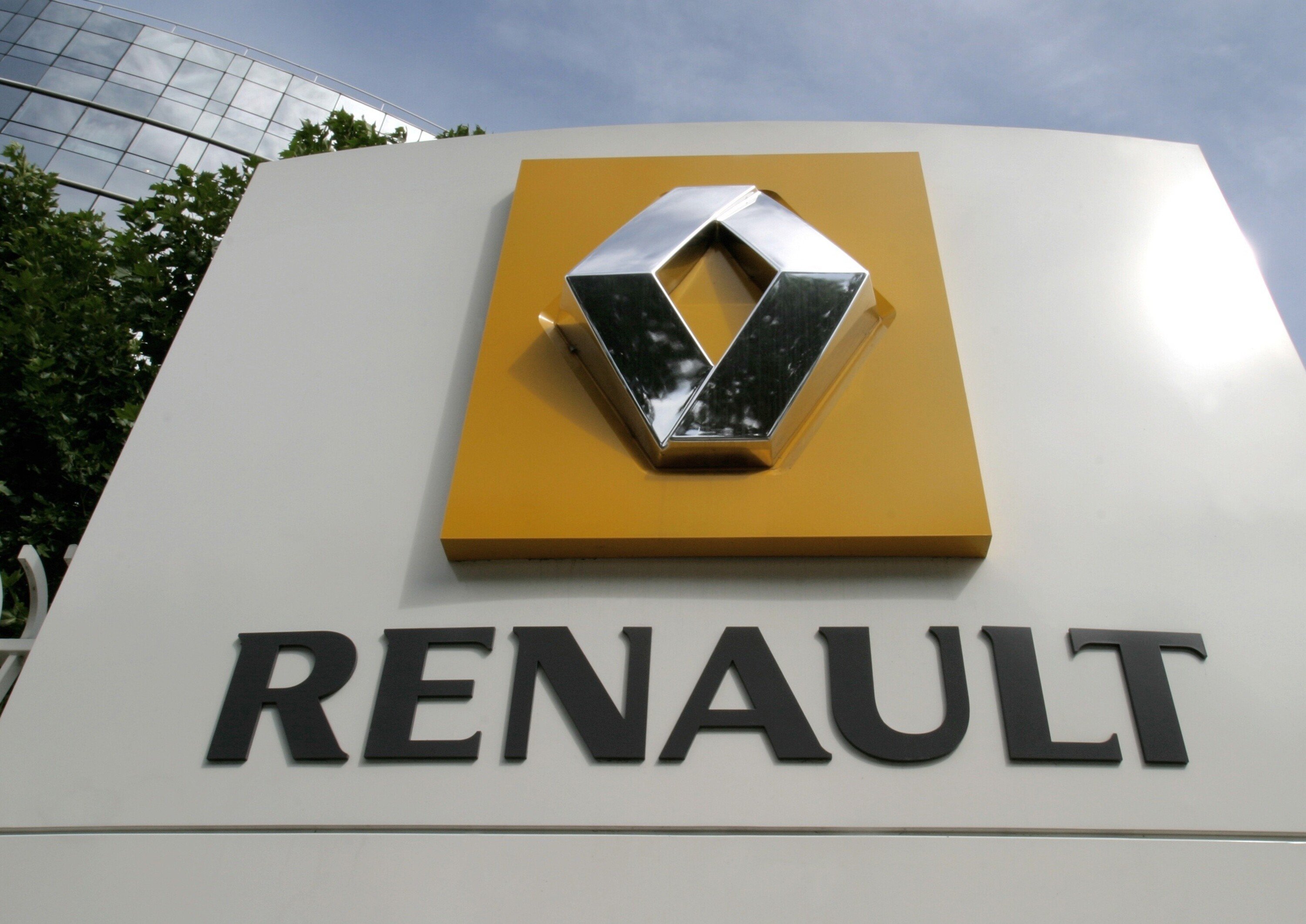 Renault, emissioni: richiamo per 15.000 auto