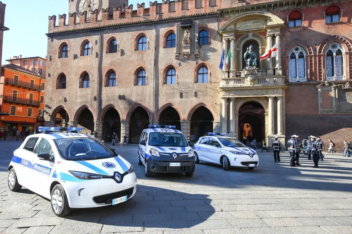 Renault: in Emilia Romagna debutta la flotta elettrica (5)