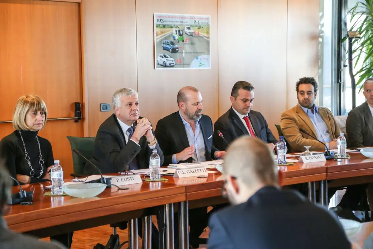 Renault: in Emilia Romagna debutta la flotta elettrica (21)