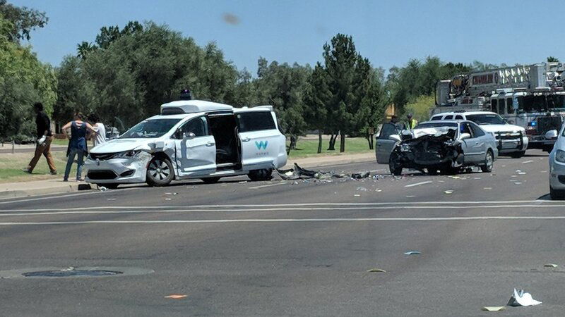 Guida autonoma, incidente per un prototipo Waymo