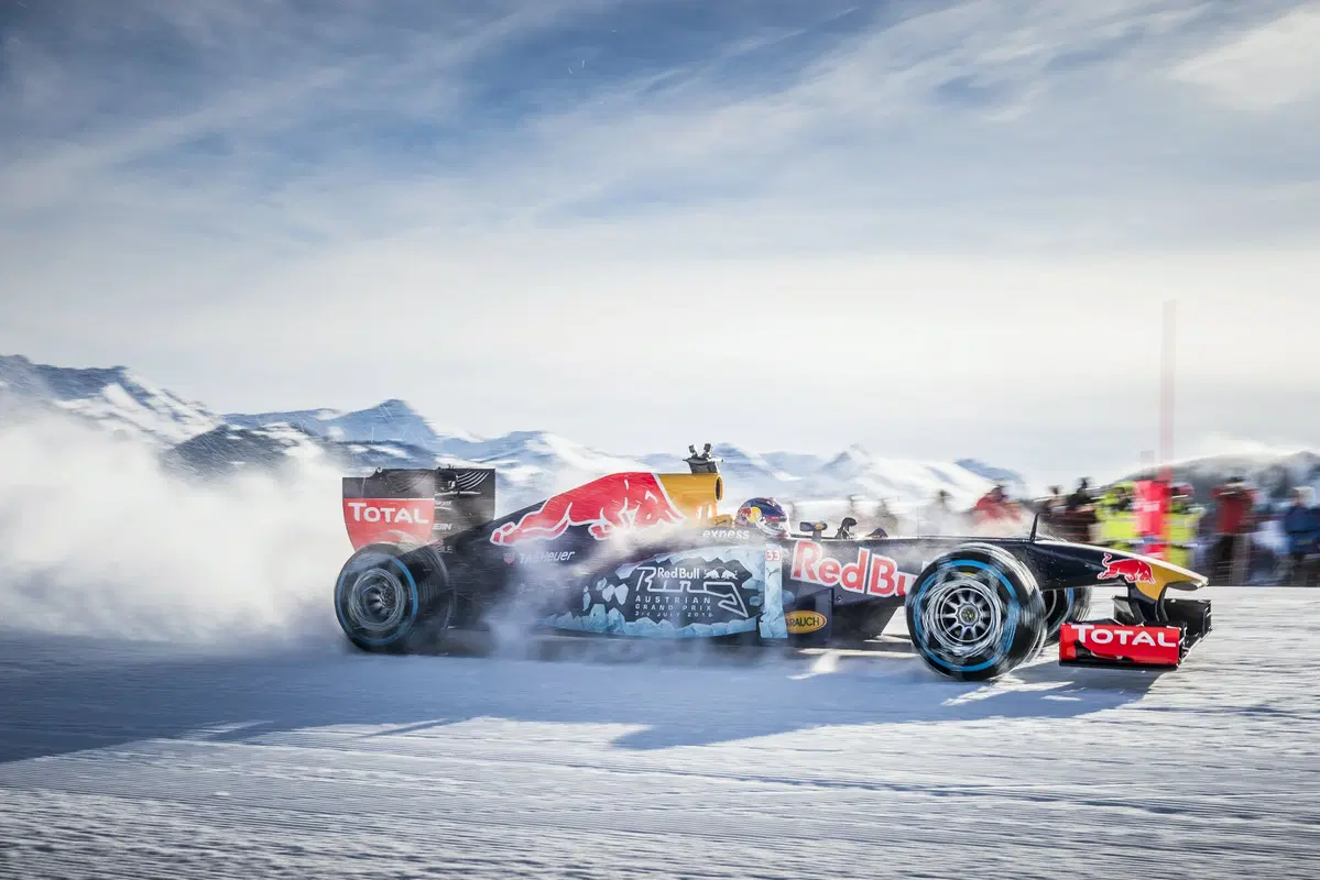 Red Bull RB7 show sulla neve al Kitzbuhel con Max Verstappen