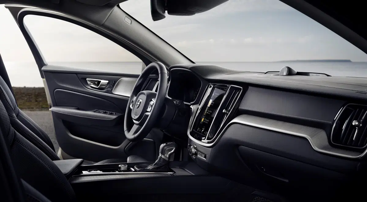Volvo V60 T6 Plug-in Hybrid AWD automatico Ultra Dark (12)