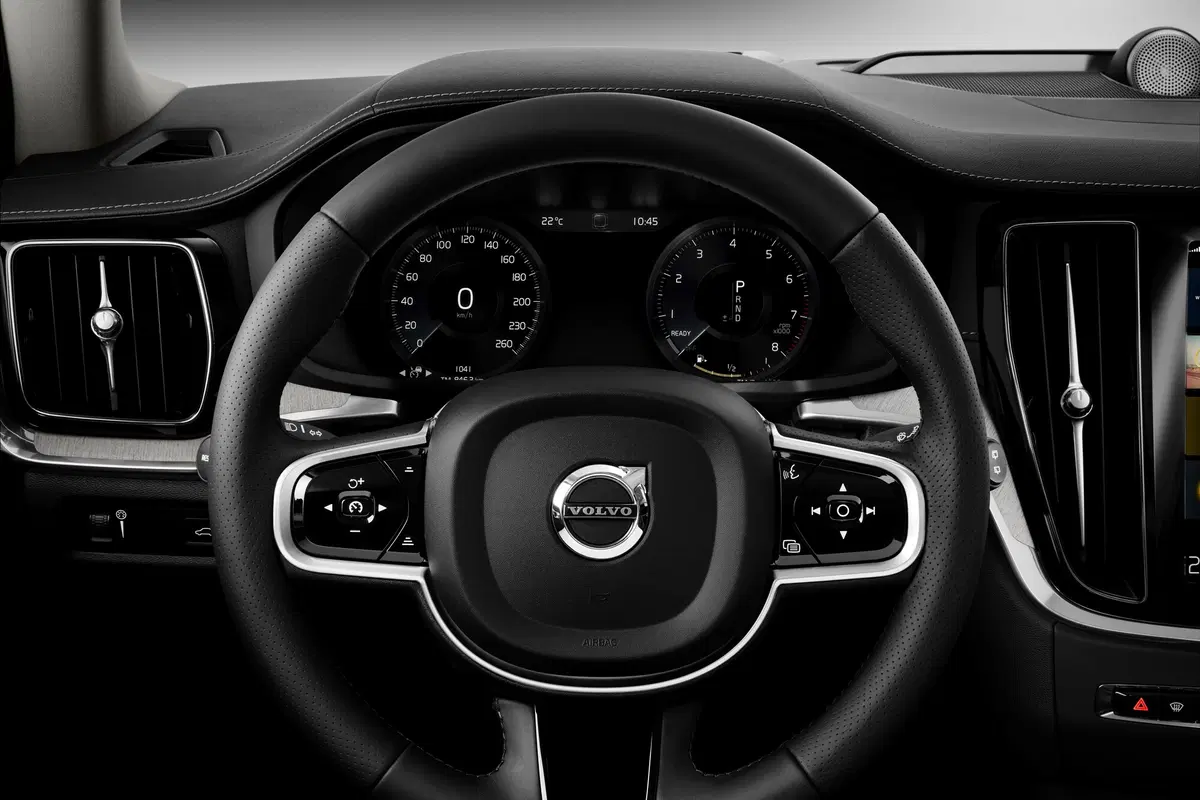 Volvo V60 T6 Plug-in Hybrid AWD automatico Ultra Dark (11)