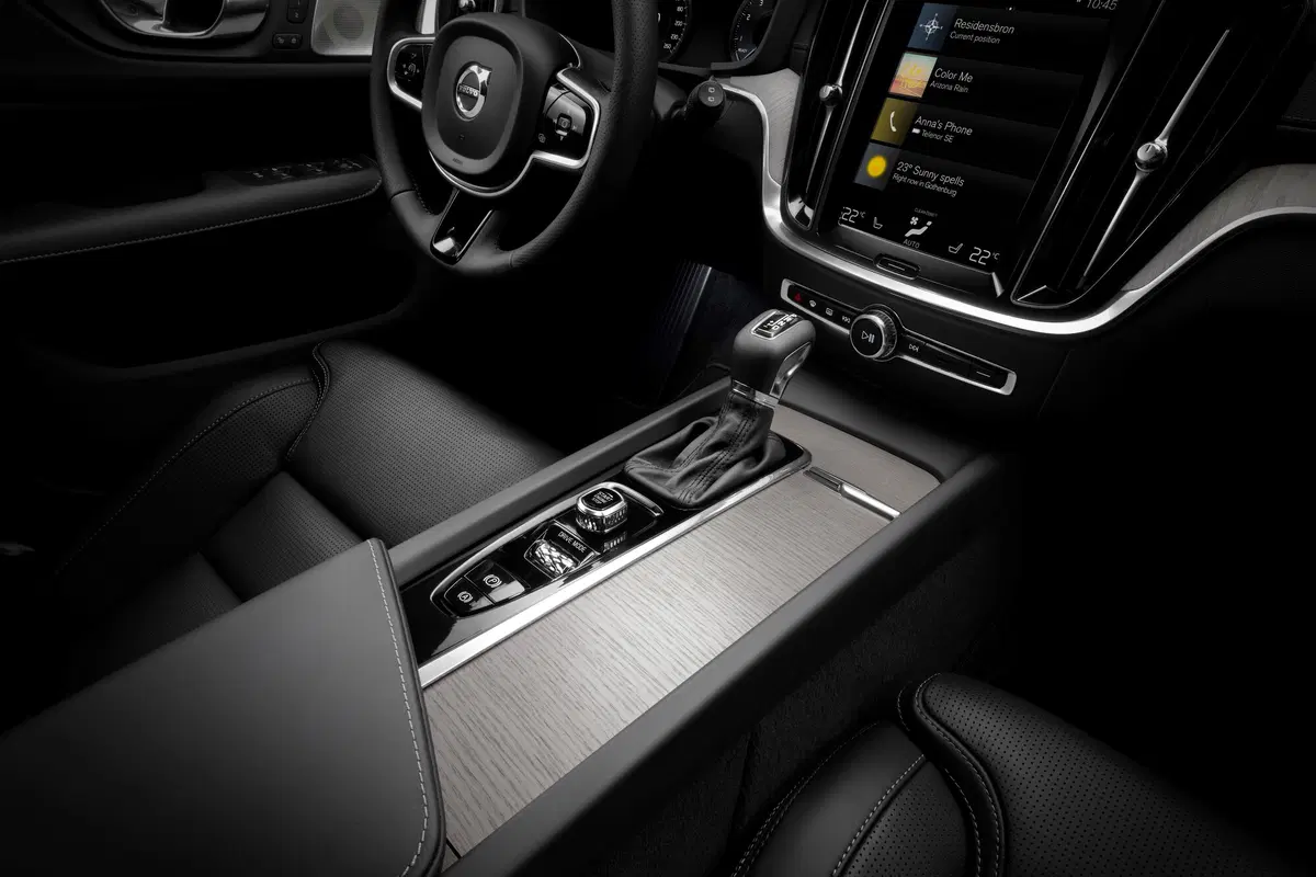 Volvo V60 T6 Plug-in Hybrid AWD automatico Ultra Dark (17)