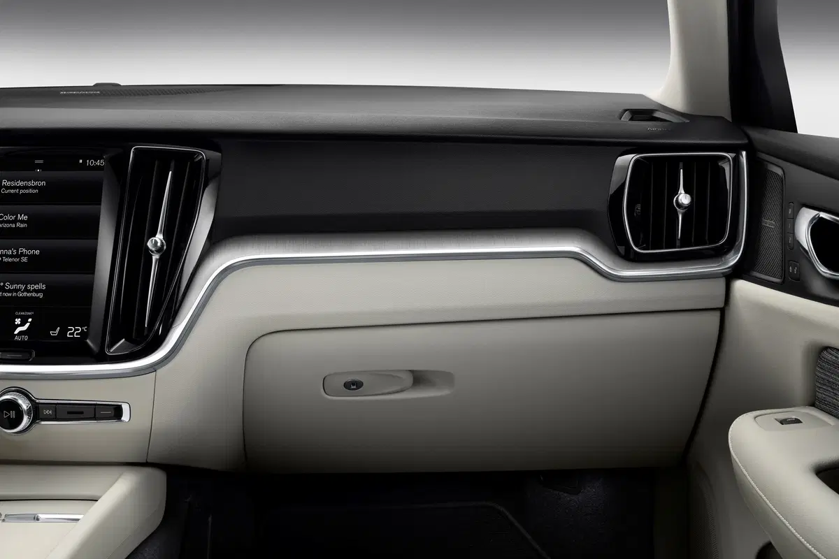 Volvo V60 T6 Plug-in Hybrid AWD automatico Ultra Dark (18)