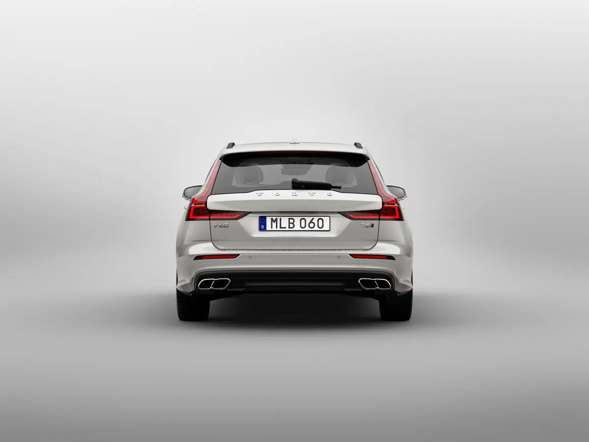 Volvo V60 T6 Plug-in Hybrid AWD automatico Ultra Dark (5)