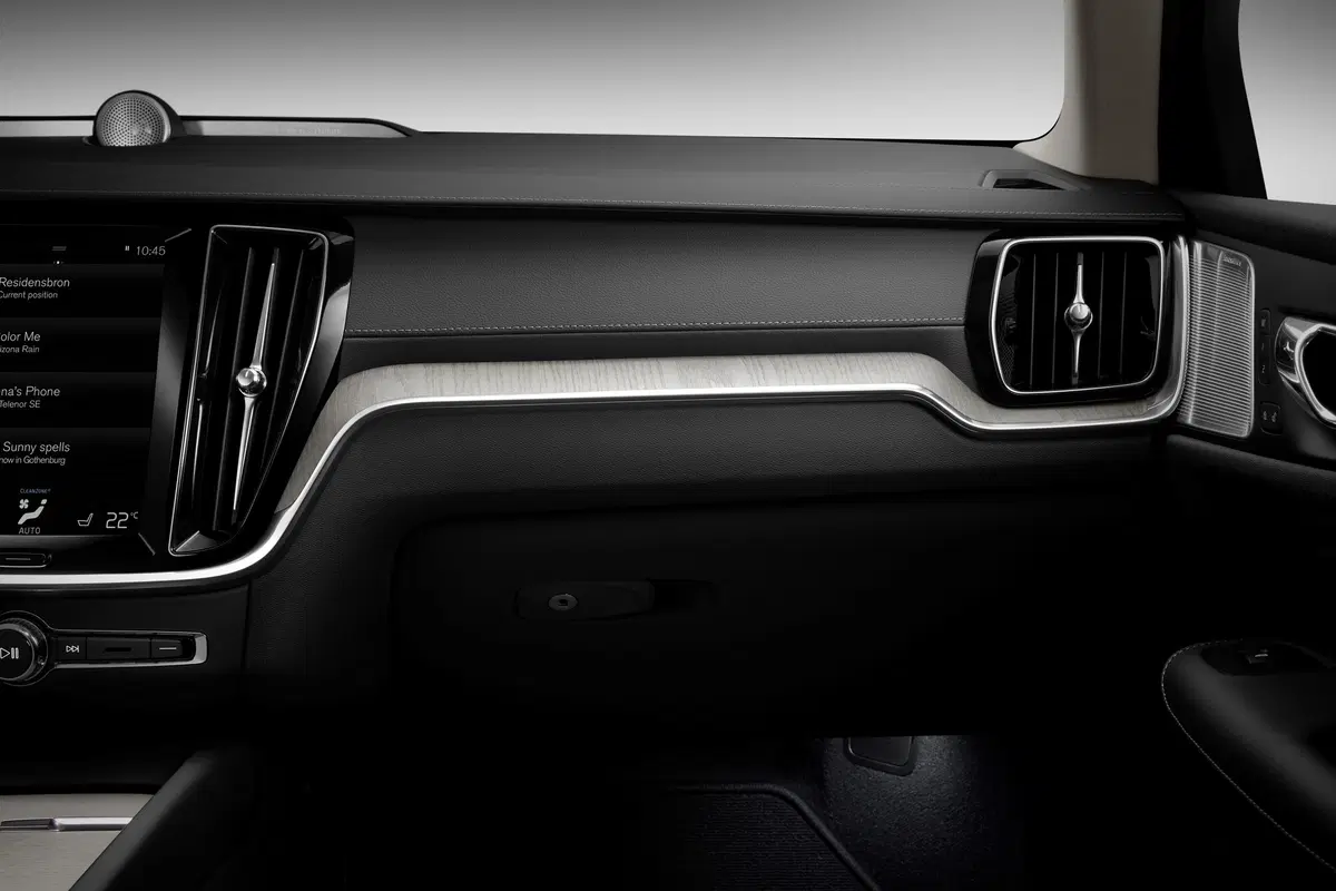 Volvo V60 T6 Plug-in Hybrid AWD automatico Ultra Dark (19)
