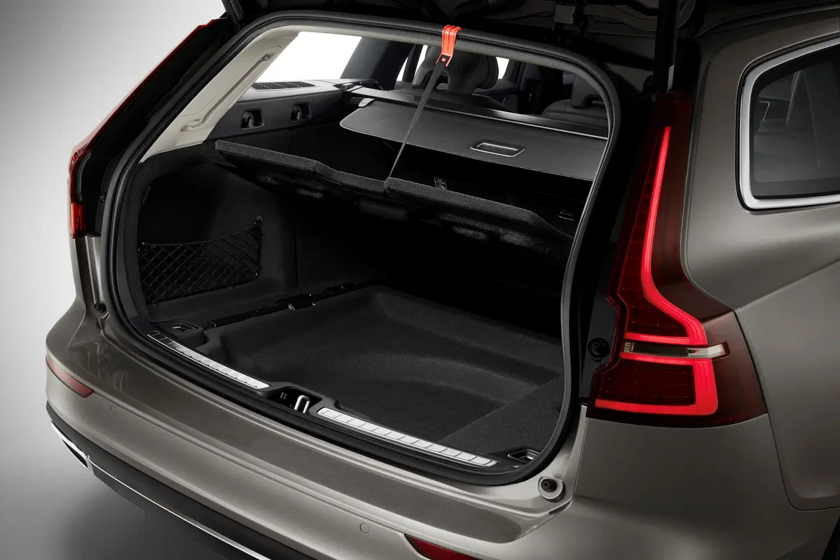 Volvo V60 T6 Plug-in Hybrid AWD automatico Ultra Dark (22)