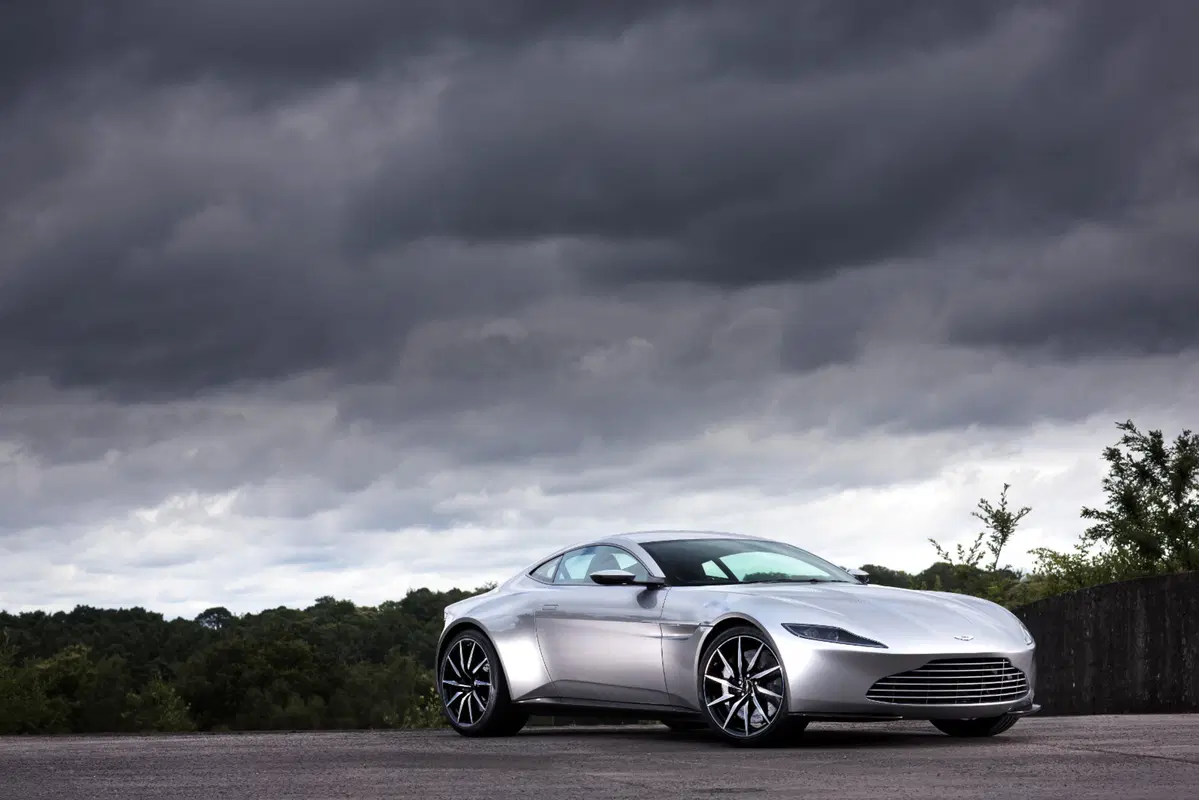 L'Aston Martin DB10 di Spectre va all'asta: 1,5 mln di euro (4)
