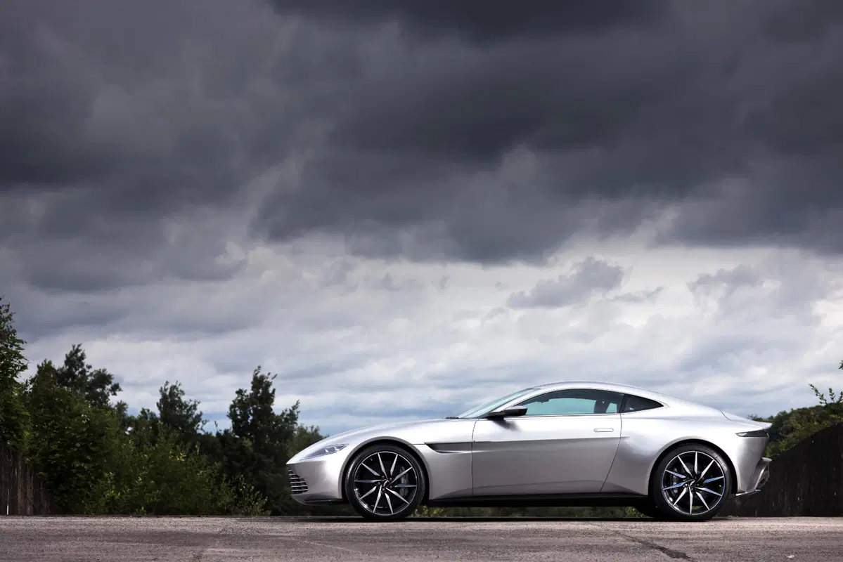 L'Aston Martin DB10 di Spectre va all'asta: 1,5 mln di euro (2)