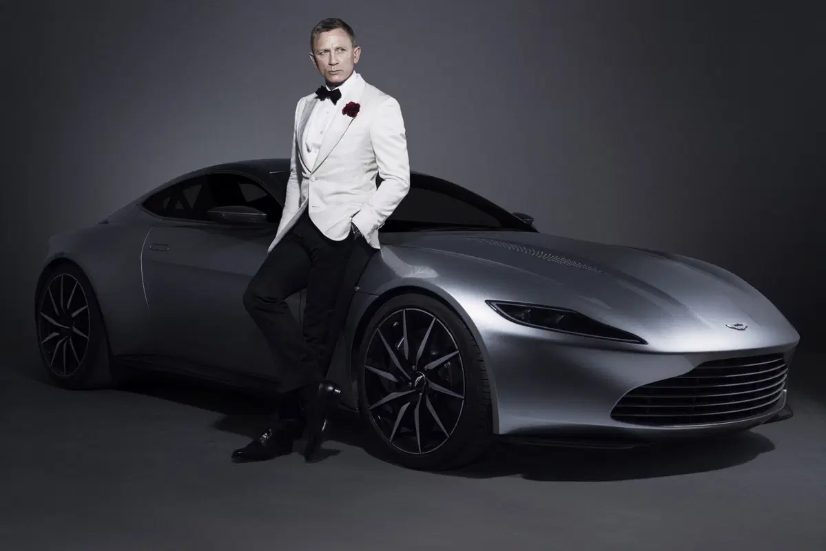 L'Aston Martin DB10 di Spectre va all'asta: 1,5 mln di euro