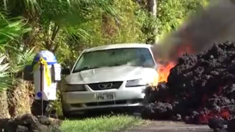 Auto inghiottita dalla lava del vulcano Kilauea 