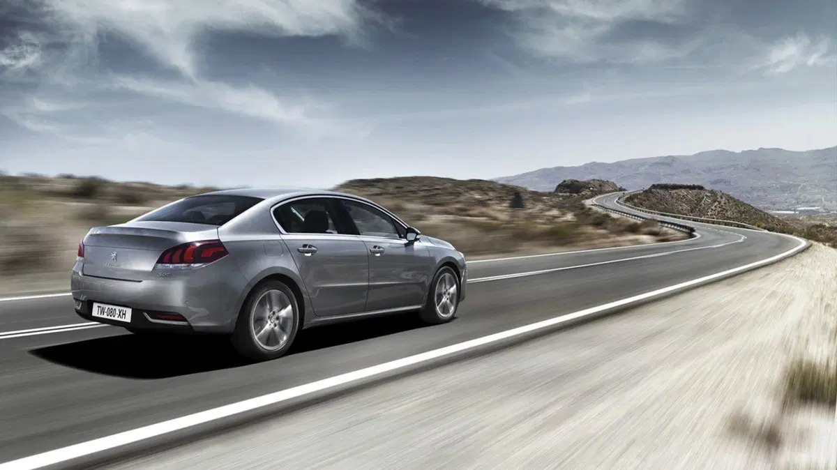 Peugeot 508, arriva la 508 Berlina (2)