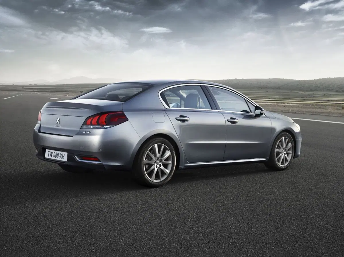Peugeot 508, arriva la 508 Berlina (3)
