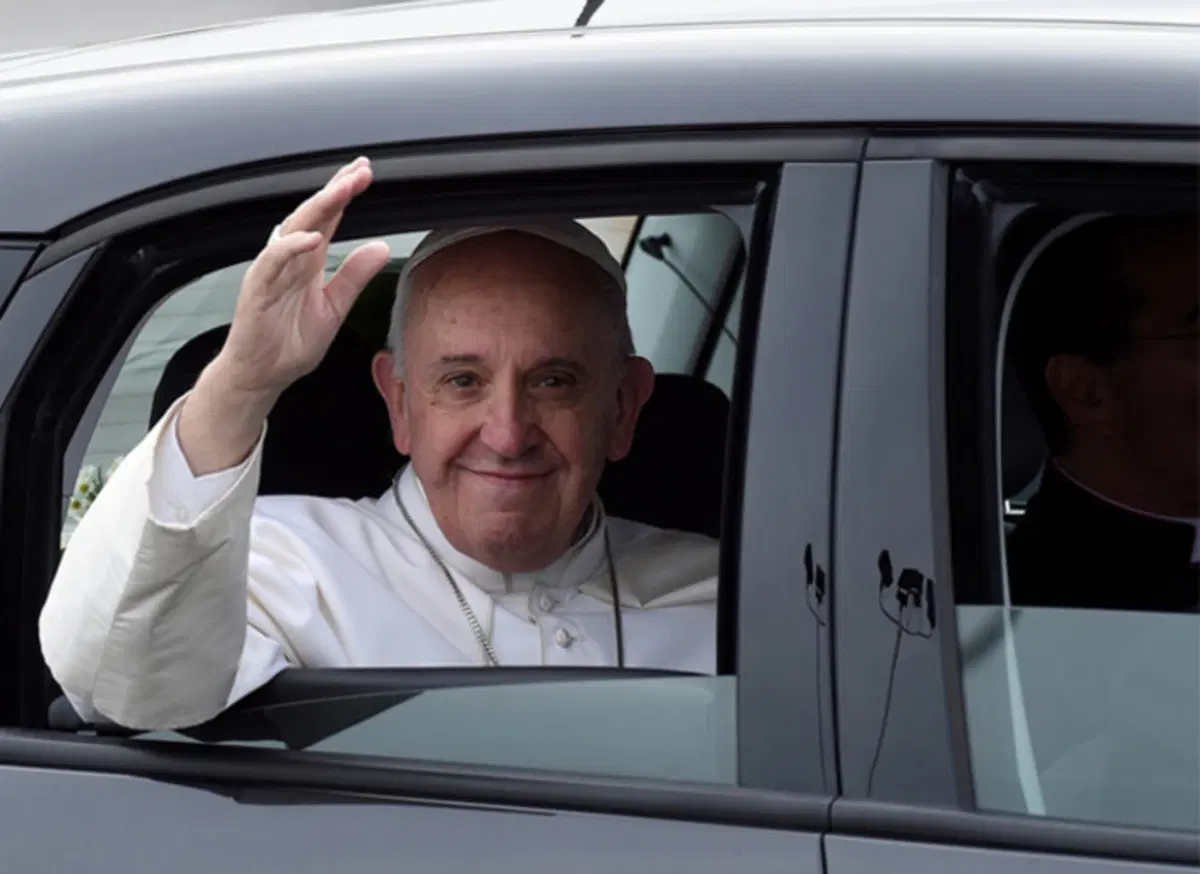 All'asta per beneficienza la Fiat 500L di Papa Francesco (3)