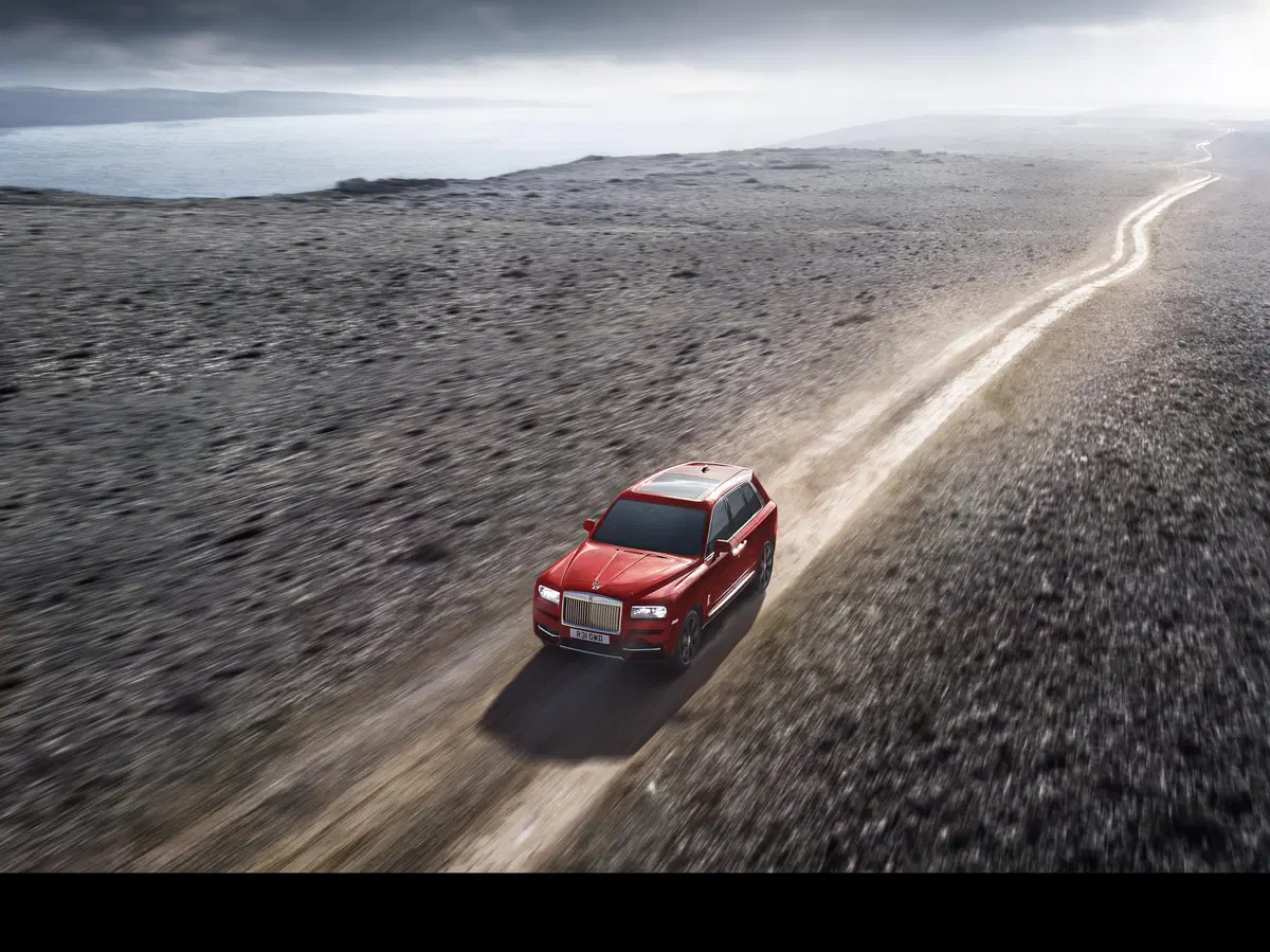 Rolls-Royce Cullinan, ecco il primo SUV della casa britannica (3)