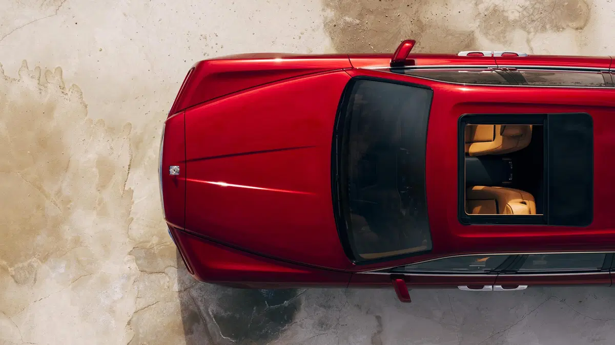 Rolls-Royce Cullinan, ecco il primo SUV della casa britannica (5)
