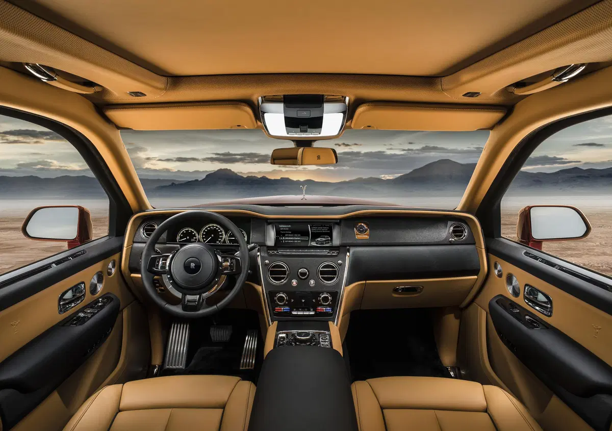 Rolls-Royce Cullinan, ecco il primo SUV della casa britannica (10)