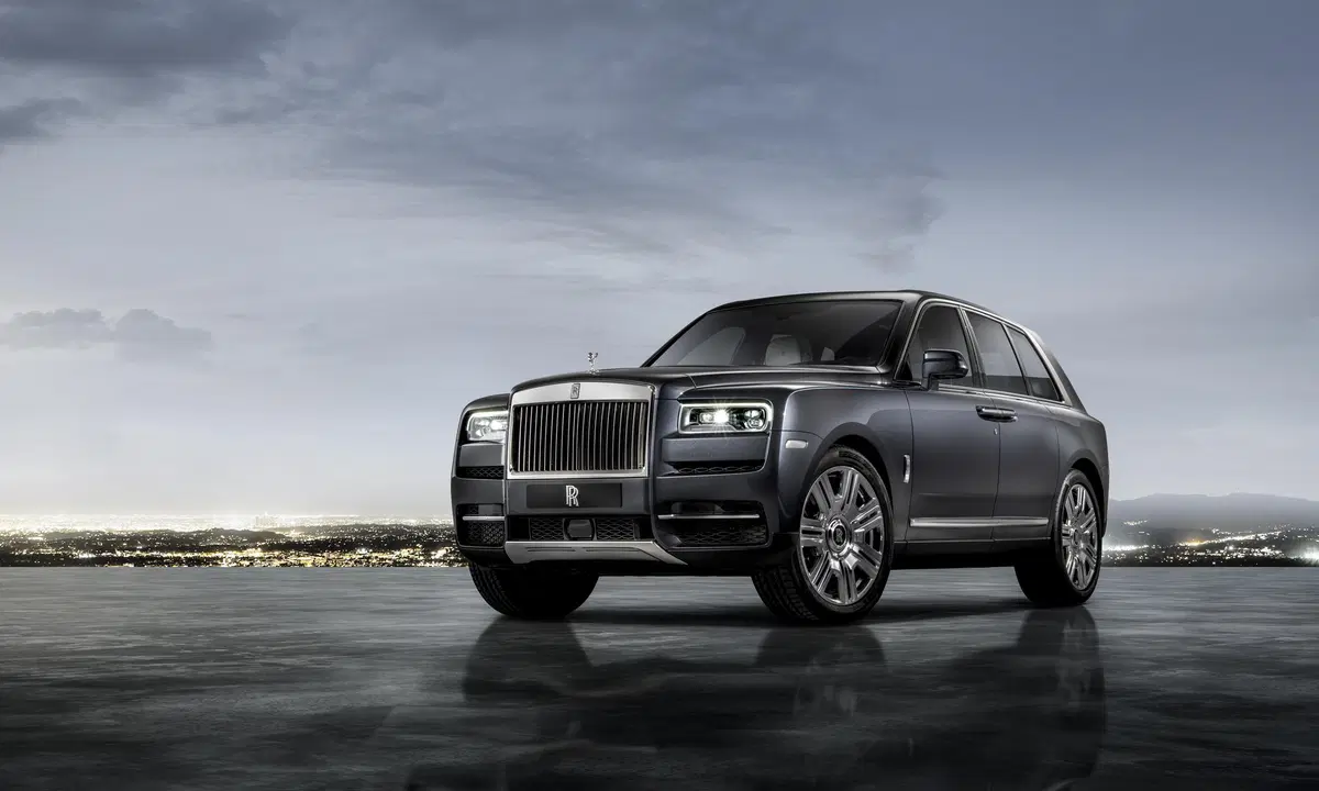 Rolls-Royce Cullinan, ecco il primo SUV della casa britannica (15)