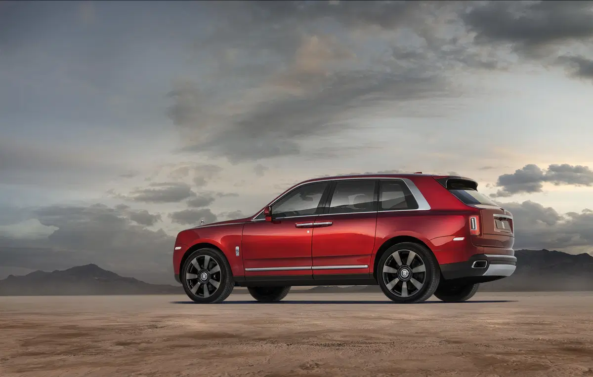 Rolls-Royce Cullinan, ecco il primo SUV della casa britannica (17)