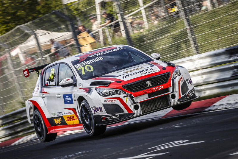 WTCR con auto che sollevano le ruote al Nurburgring