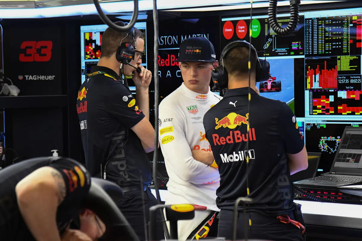 F1, GP Spagna 2018: pole per Hamilton. Terzo Vettel (5)