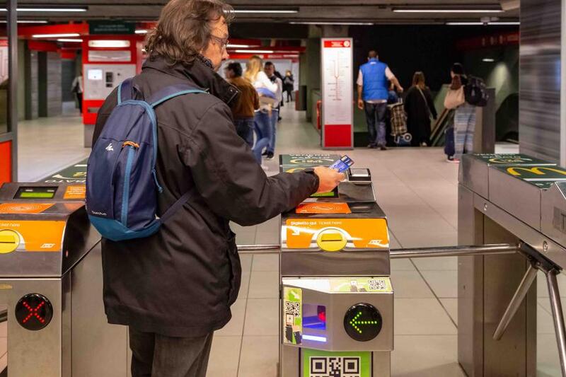 La metro? A Milano si paga al tornello con la carta &ldquo;contactless&rdquo; 