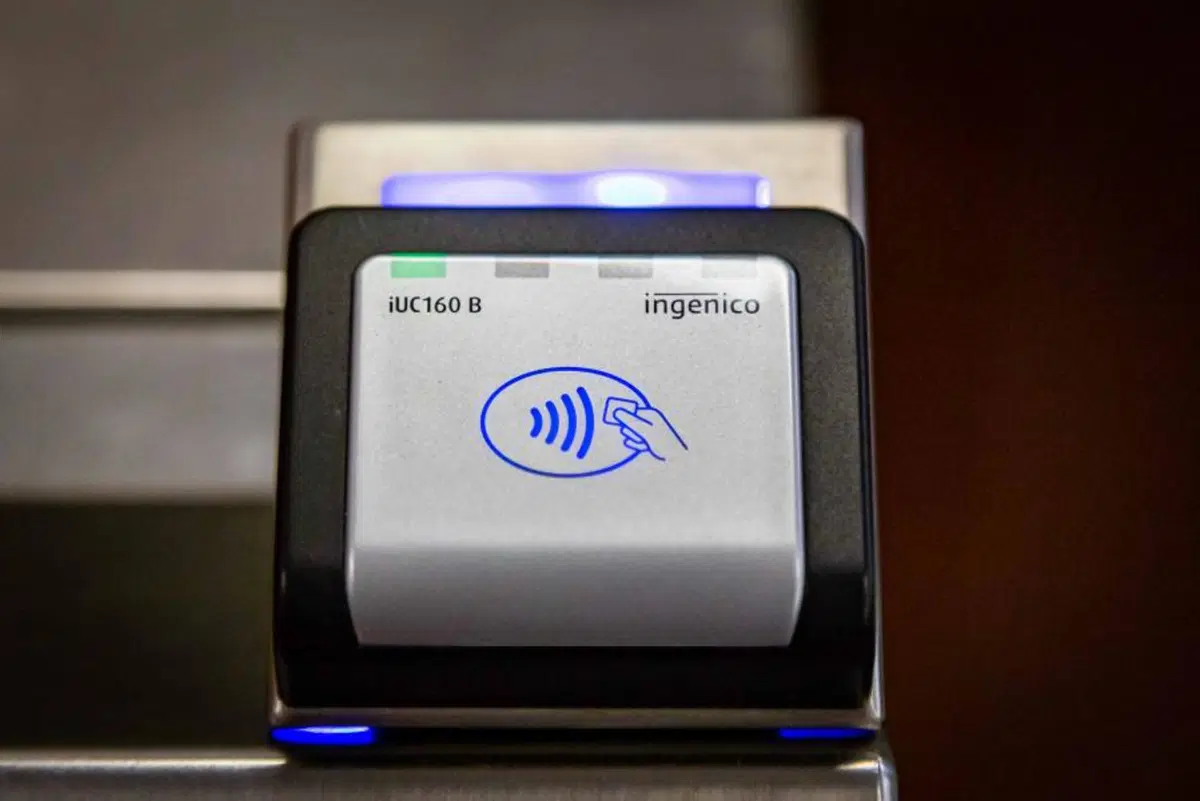La metro? A Milano si paga al tornello con la carta “contactless”  (4)